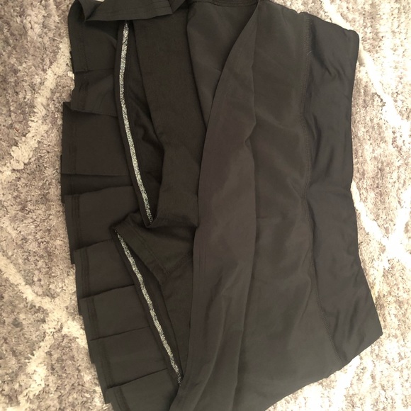 Lululemon tennis skirt - Picture 3 of 4